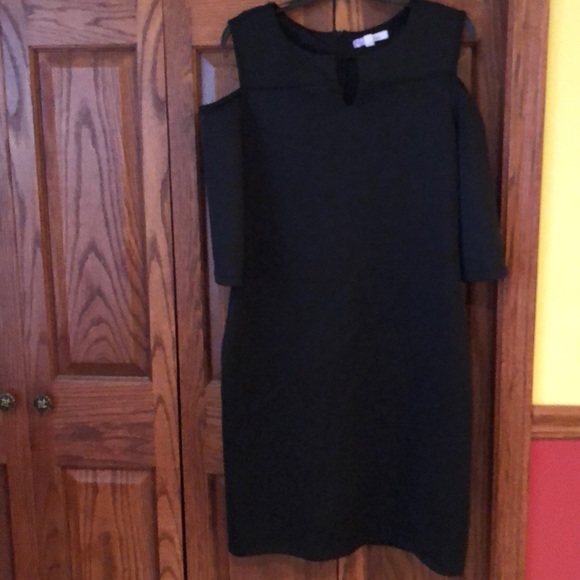 Cold shoulder black Sheath Dress - Picture 3 of 8